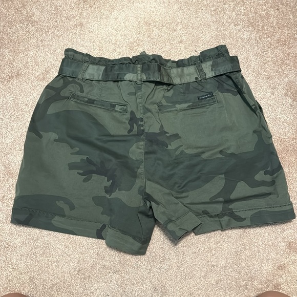 Sanctuary camouflage paper bag style shorts size 32 - Picture 3 of 4